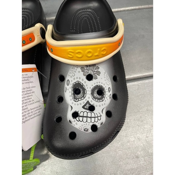 Crocs Day Of The Dead Clogs Womens 7 Black White Skull Floral Design - Picture 3 of 8